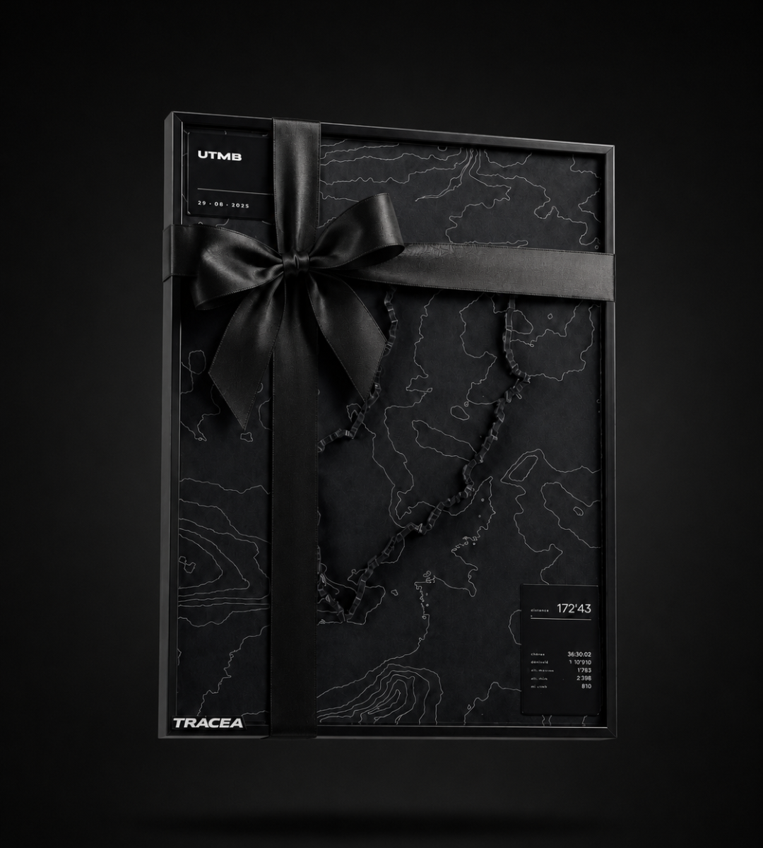 Affiche TRACEA emballée en coffret cadeau noir avec ruban satiné