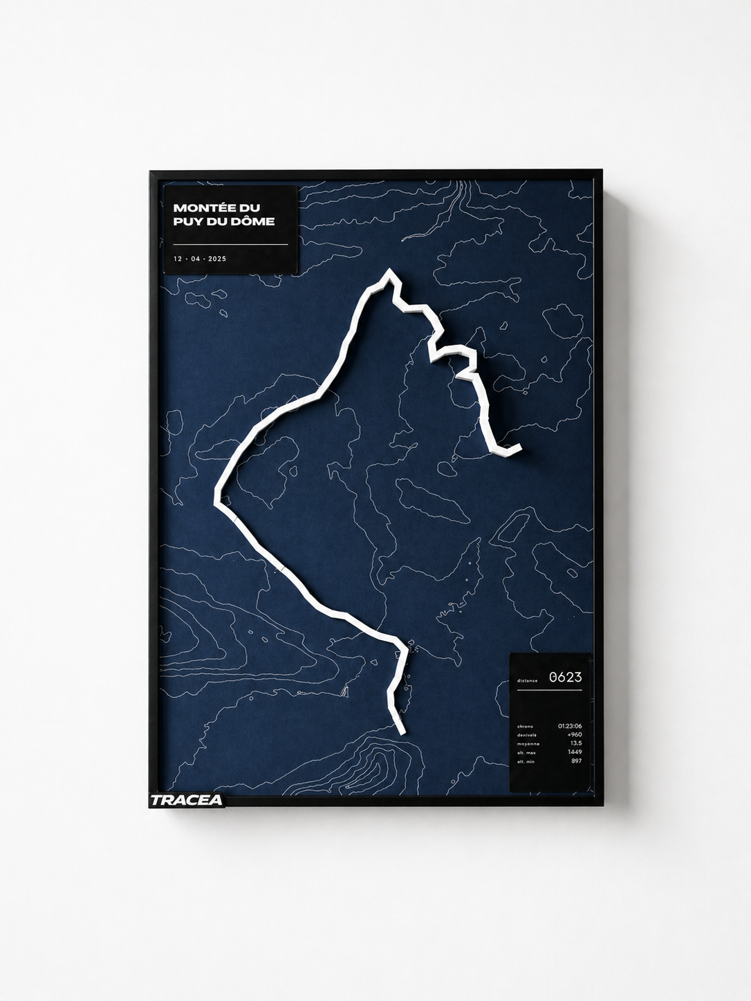 Affiche TRACEA Montée du Puy du Dôme en relief blanc sur fond bleu nuit